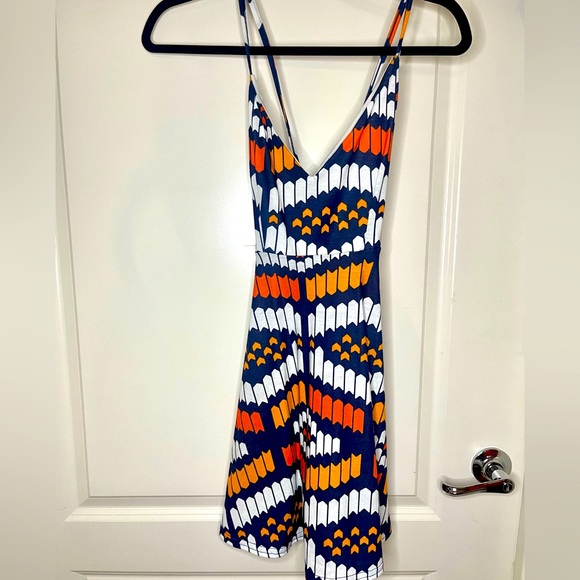 Missguided geo Print Midi Dress with cross cross backing - Picture 4 of 5